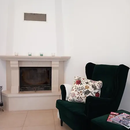 Villa Bright And Spacious With Patio And Bbq