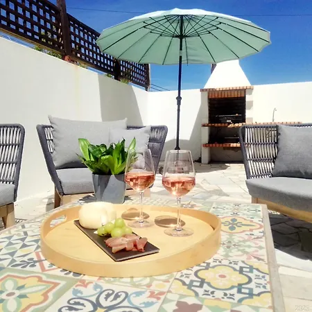 Bright And Spacious With Patio And Bbq