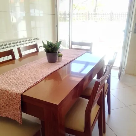 Villa Bright And Spacious With Patio And Bbq