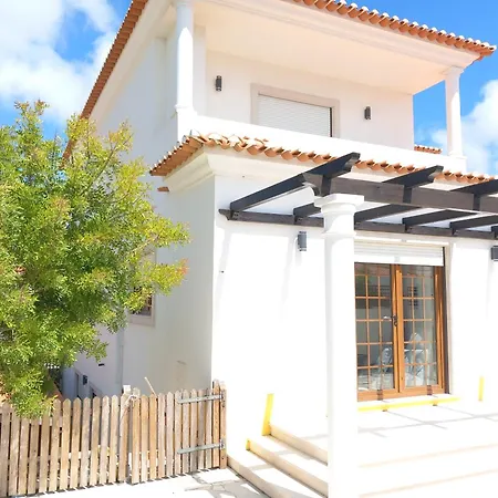 Bright And Spacious With Patio And Bbq Serra d'El-Rei