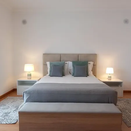 Bright And Spacious With Patio And Bbq